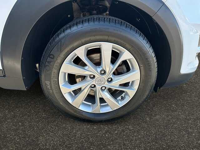 Hyundai TUCSON 1.6 CRDi 136 SE Nav 5dr 2WD DCT polar white