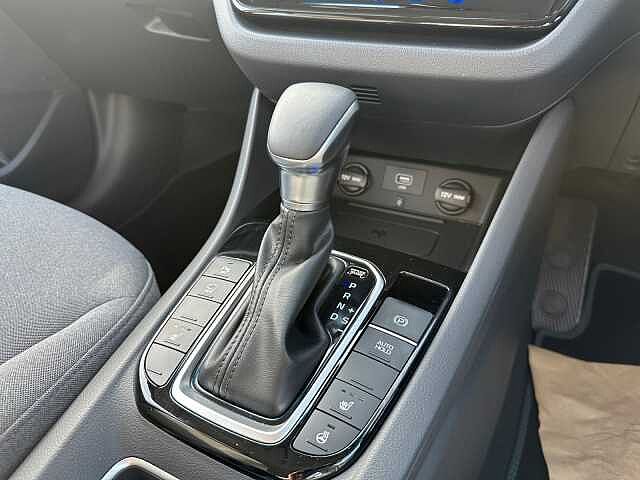 Hyundai IONIQ 1.6 GDi Hybrid Premium 5dr DCT Fluid Metal