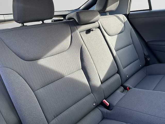 Hyundai IONIQ 1.6 GDi Hybrid Premium 5dr DCT Fluid Metal