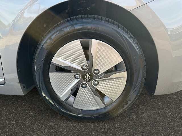 Hyundai IONIQ 1.6 GDi Hybrid Premium 5dr DCT Fluid Metal